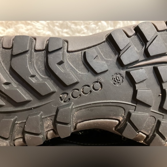 EUC ECCO Unisex Ulterra Gore-Tex Outdoor Hiking Leather Boot US 8-8.5/EU 39 - Picture 3 of 10